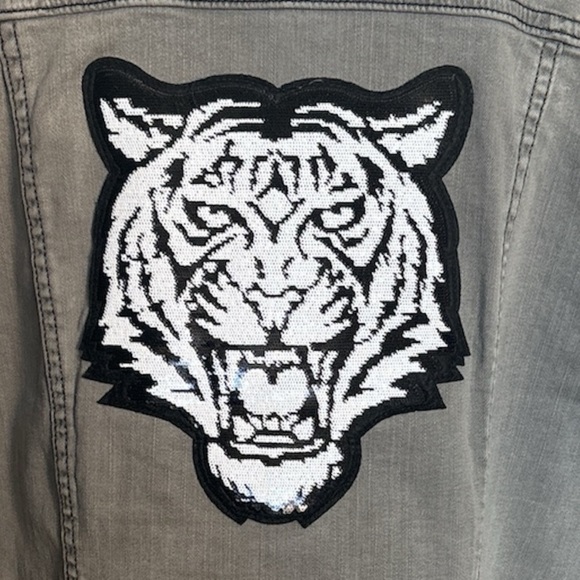 Lularoe Kenny Denim Jacket with Tiger Face in Grey Denim Size 2XL - Picture 3 of 7